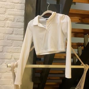 Cropped white collar neck